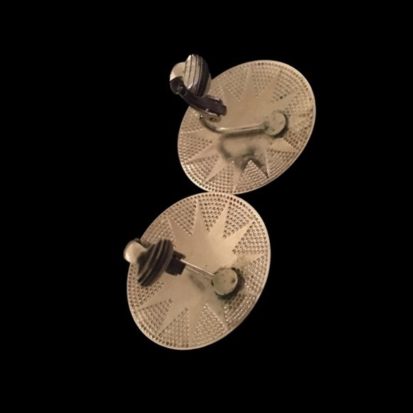Vintage Sunburst Clip-on Earrings - Picture 4 of 8